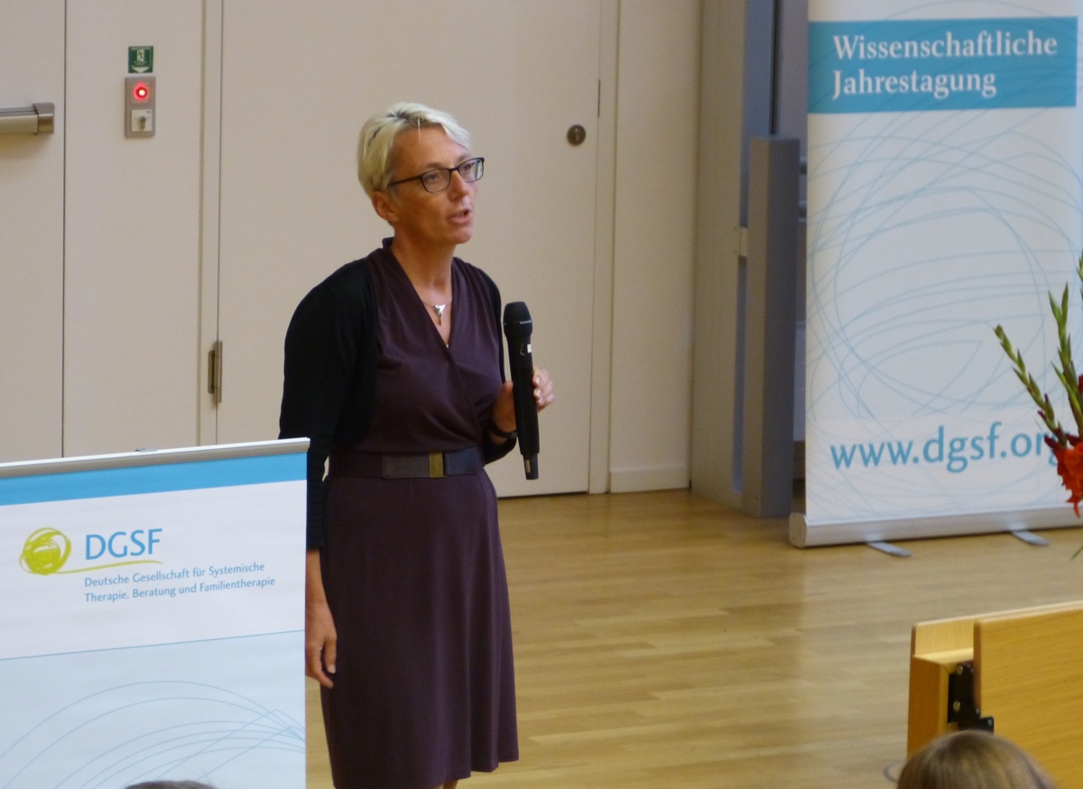 Grußwort zur Eröffnung der DGSF-Jahrestagung 2016 von Prof. Dr. Tanja Brühl, Vizepräsidentin der Goethe-Universität Frankfurt.
